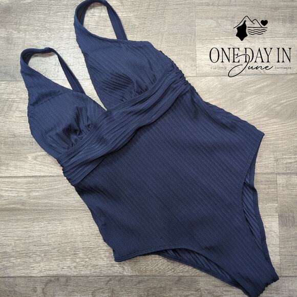 Cupshe V Front Textured One Piece Swimsuit Size M - Picture 1 of 5